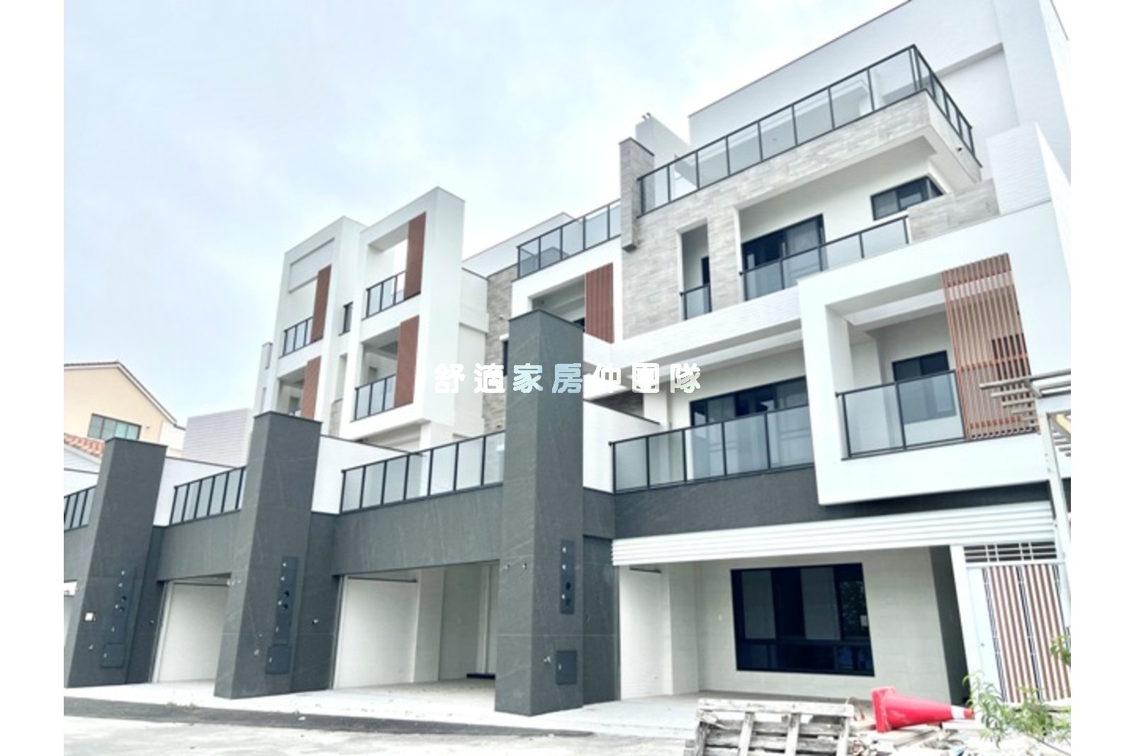 臨碳佐麻里.電梯雙車豪宅A