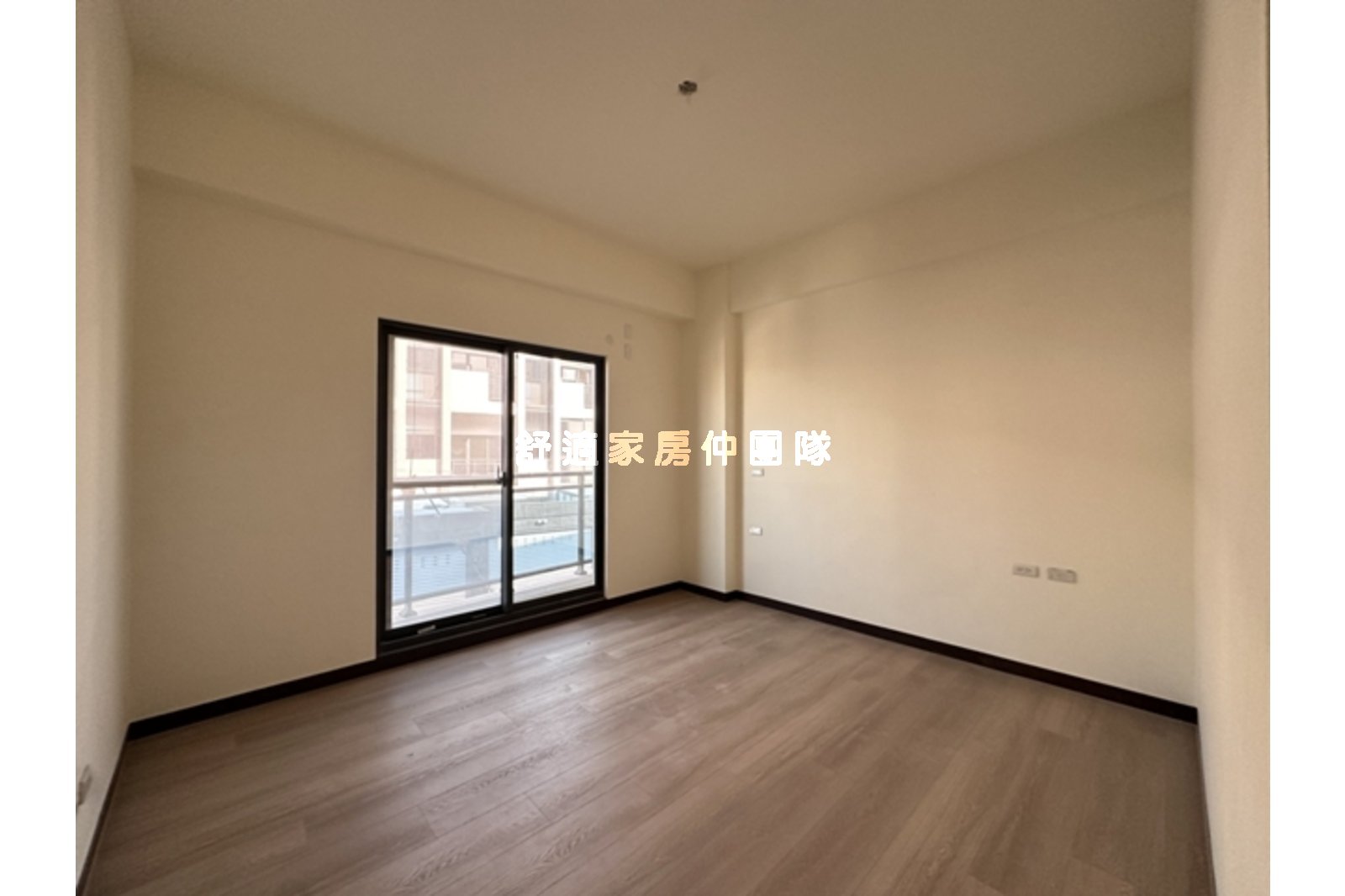 土城超大地坪新現代墅1