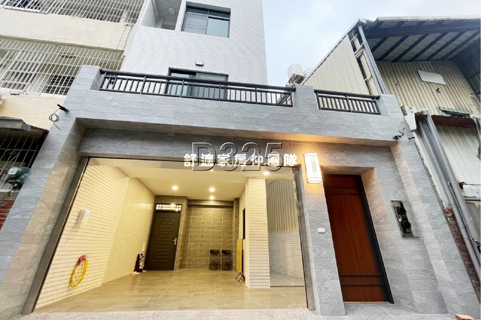 鄰台南大學全新整理質感車庫透天