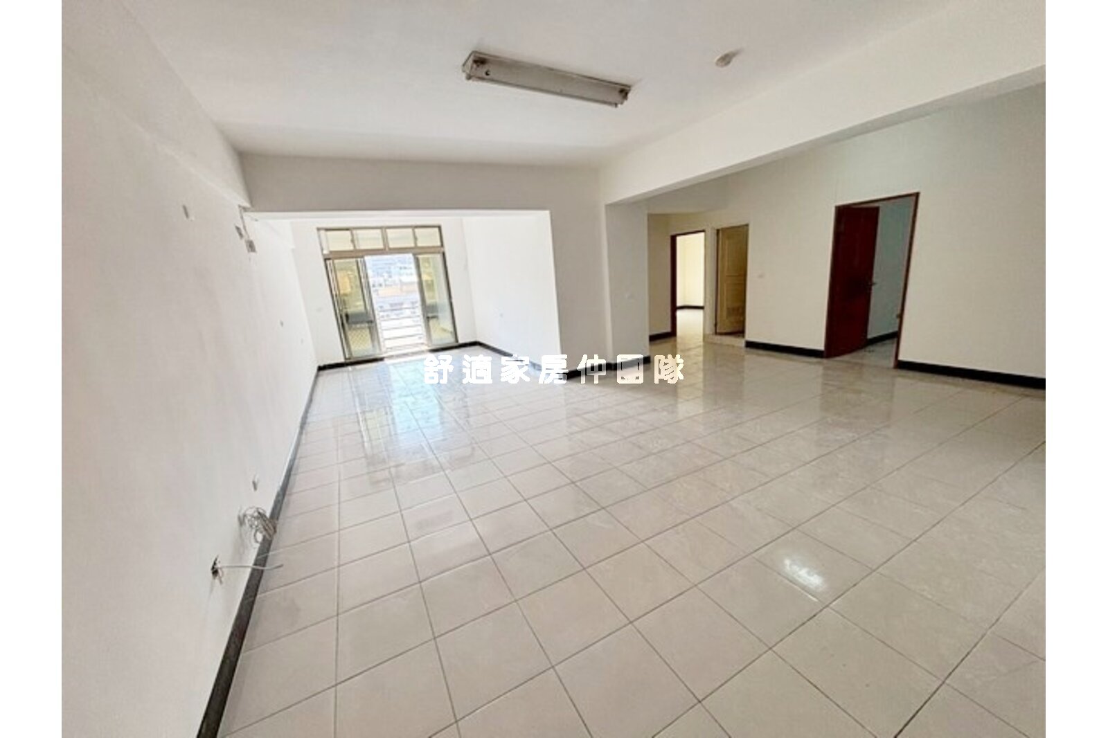 崇明國小大三房平面車位有電梯