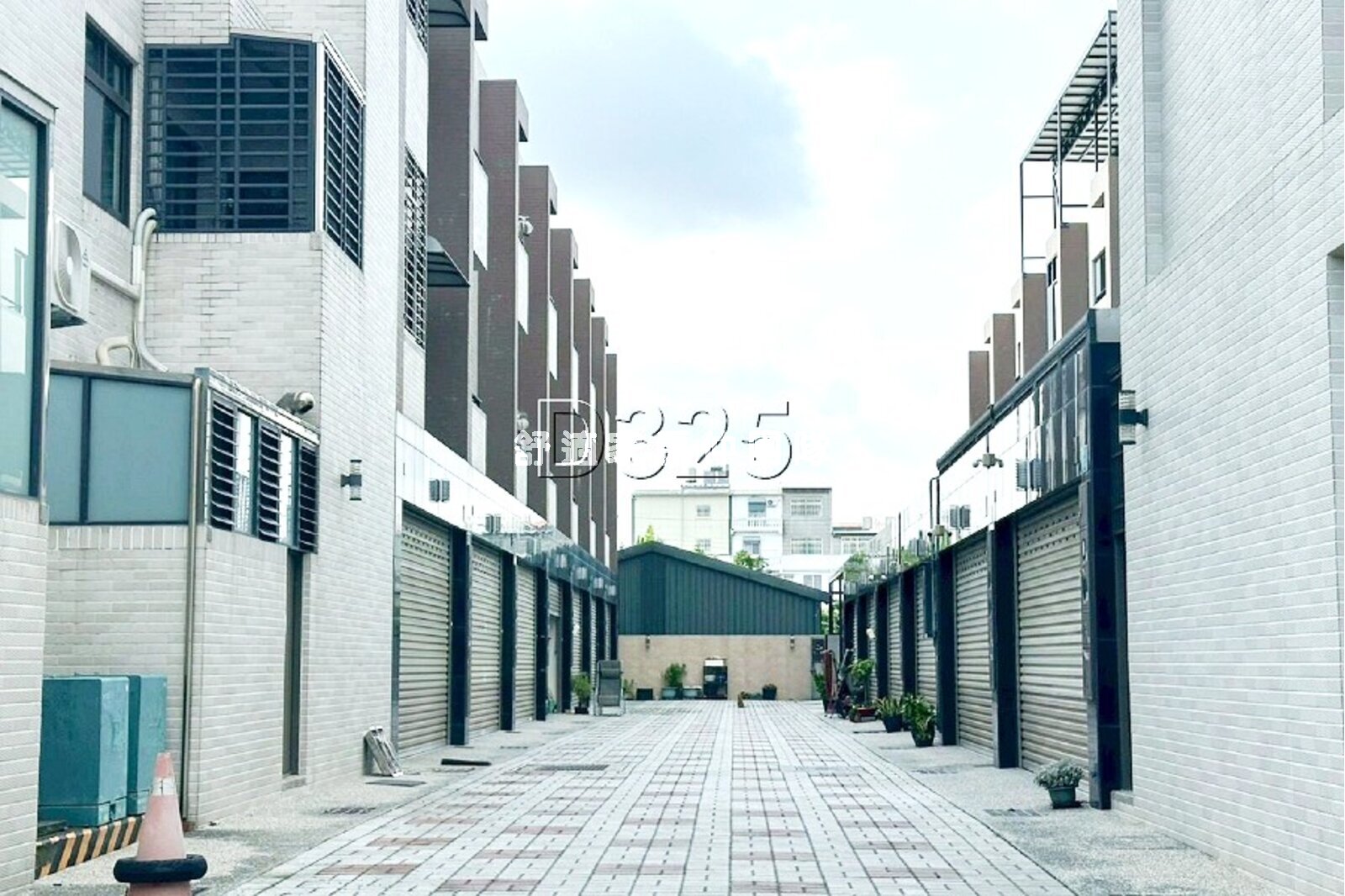 近西港市區4套房車庫別墅